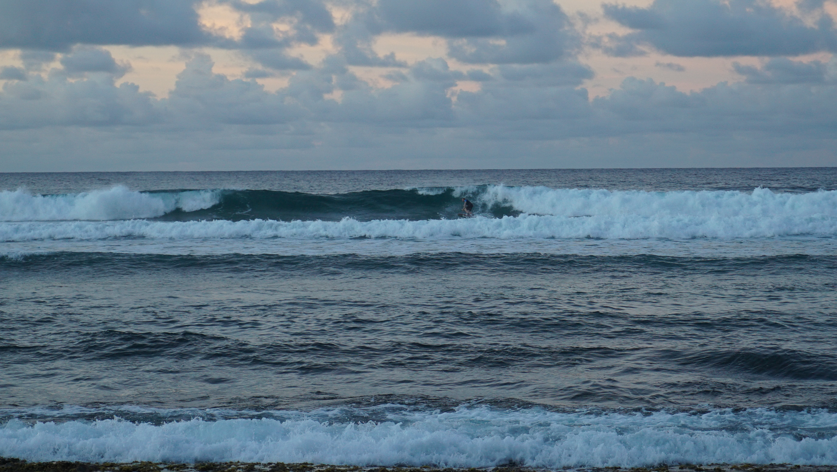 Uusin surffijengin vahvistus, Masa, aalloilla.