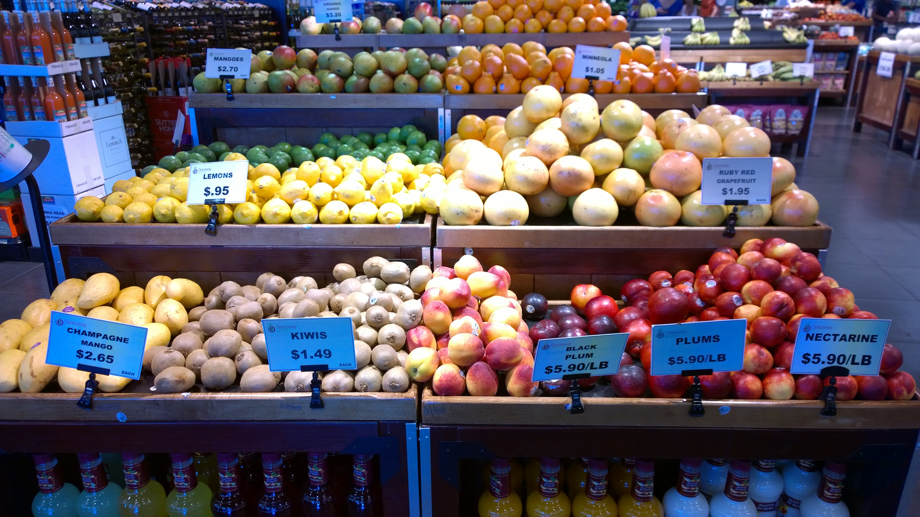 Jos joskus tuntuu, että hedelmät ovat Suomessa kalliita, niin kaikki on suhteellista. Miten olisi vaikka kiivit 1,5 USD/kpl? 