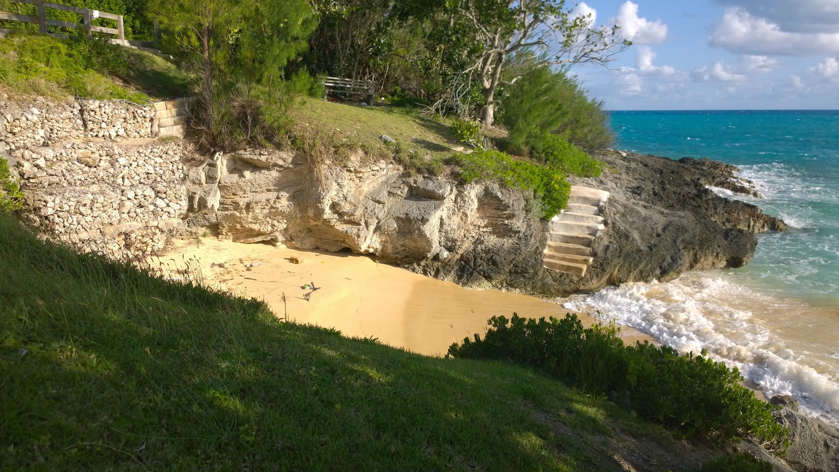 Bermudalla on pieniä rantoja, joista esimerkiksi tämä pikkuinen salaranta näytti ihanan romanttiselta!