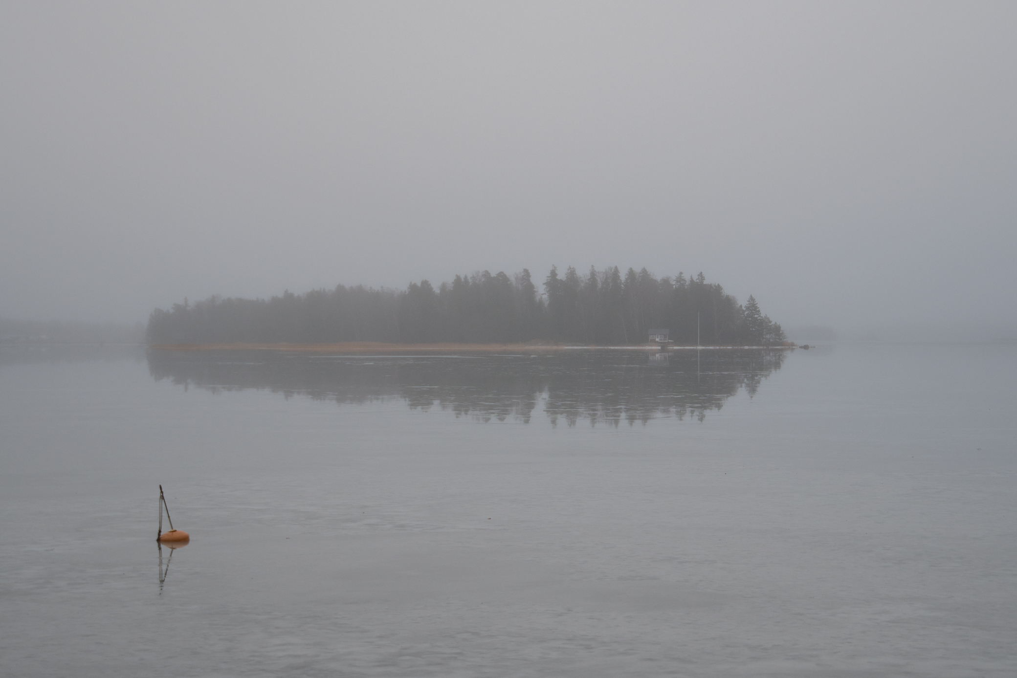 Koko lahdelle oli noussut vettä jään päälle.